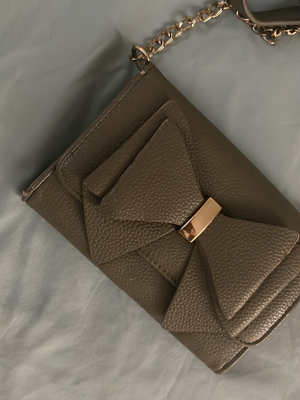 Elegant Olive Bow-Accent Crossbody Bag